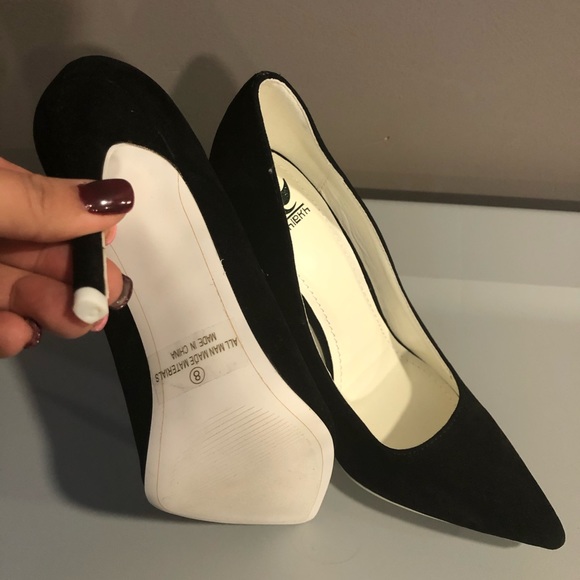 Heels - Picture 3 of 3